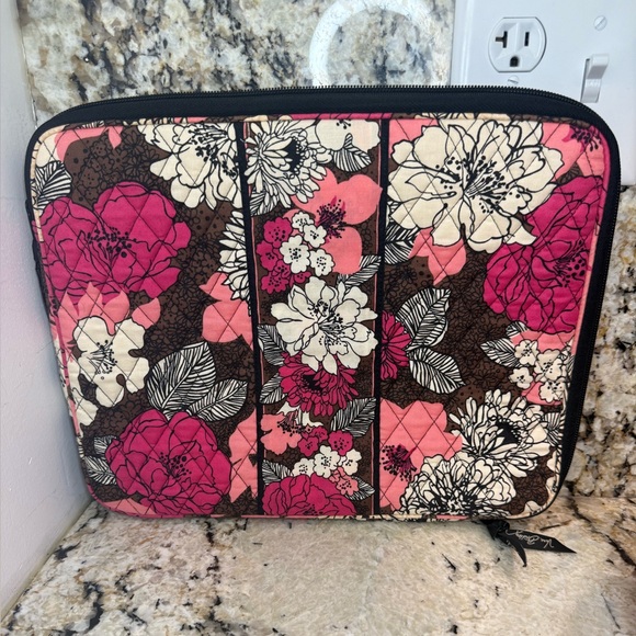 Vera Bradley Accessories - GUC Vera Bradley Pink and Brown Floral Laptop Case Quilted